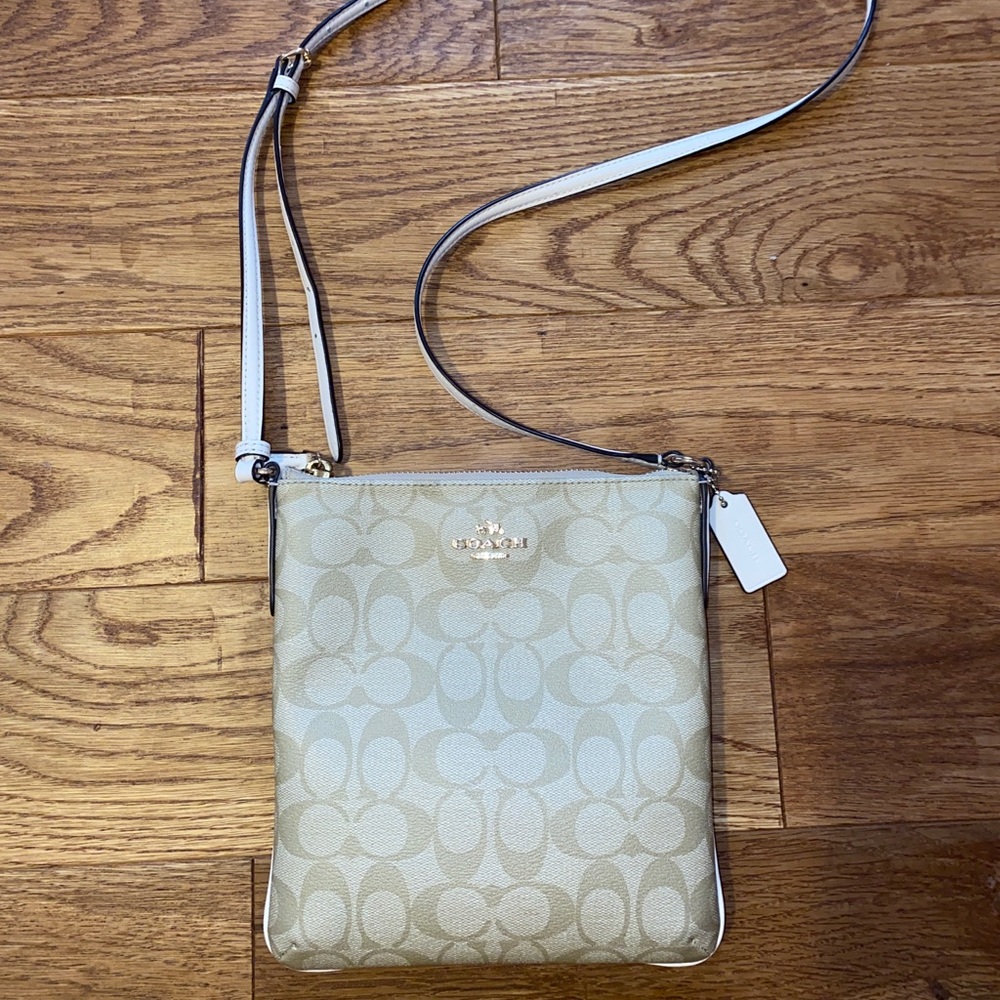 Coach Signature Swingpack Crossbody